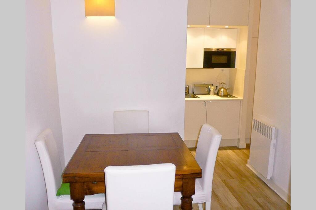 Bastille, Rue De La Roquette - Id 1066 *